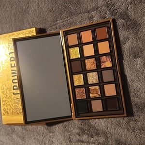 New in box EM(POWER)ED huda beauty eyeshadow palette